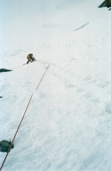 первая веревка подъёма непосредственно на перевал Туристов. Алтай, Катунские белки, район Белухи