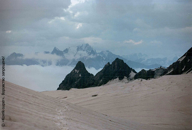 Вершина Гюльчи с ледника Герты. Центральный Кавказ