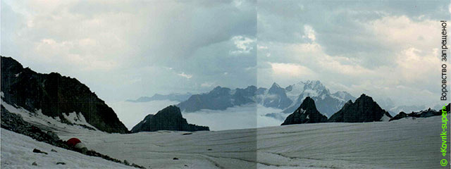 Лагерь, палатки на леднике Герты. Слева-внизу седловина перевала Шести (3350, 1Б)